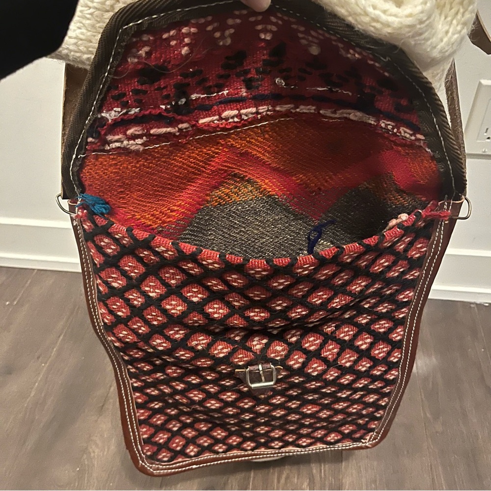Traditional hand woven Persian Kilim crossbody bag with leather trim like new - Picture 5 of 7